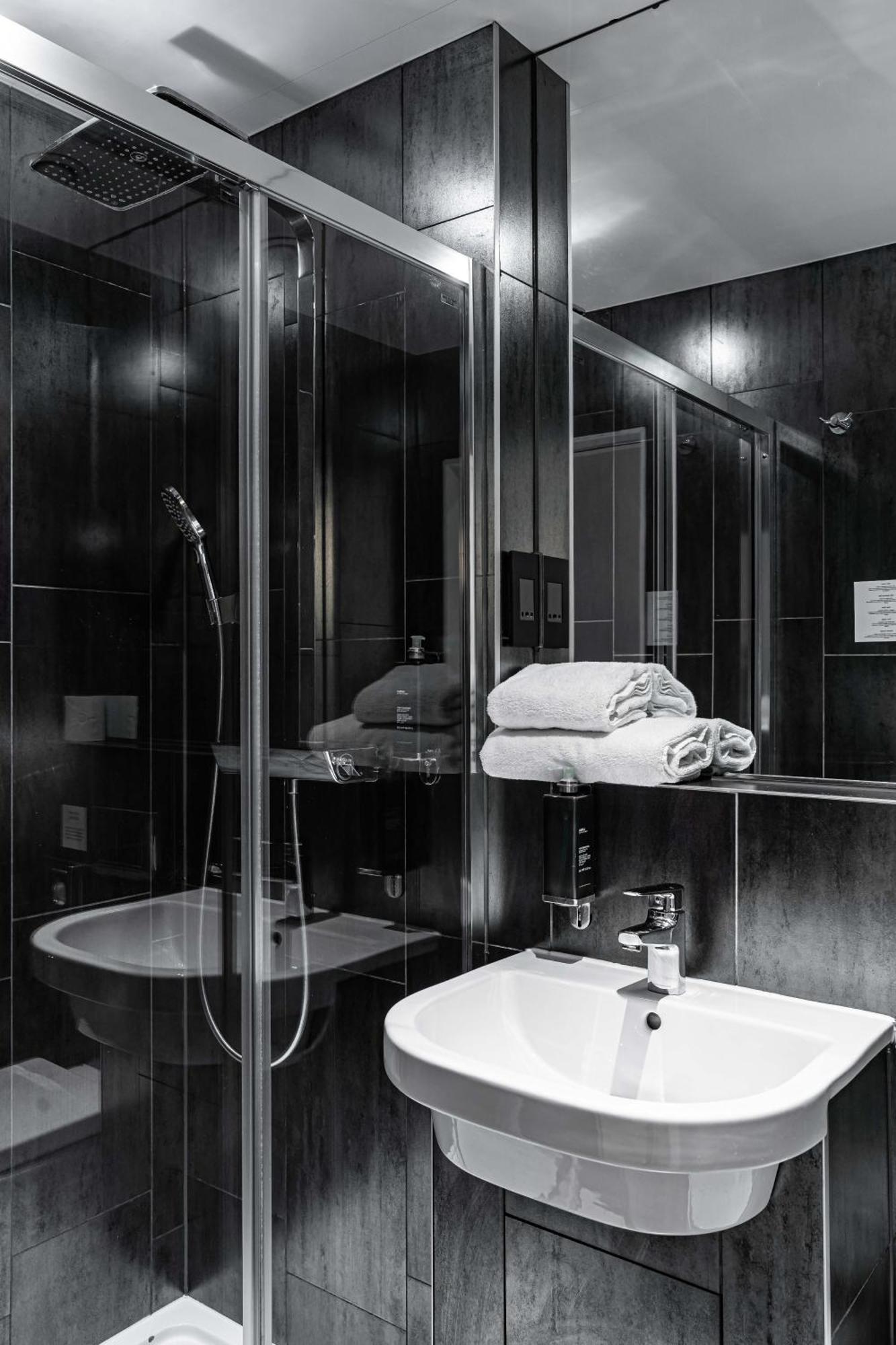 The W14 Kensington Hotel London Bagian luar foto