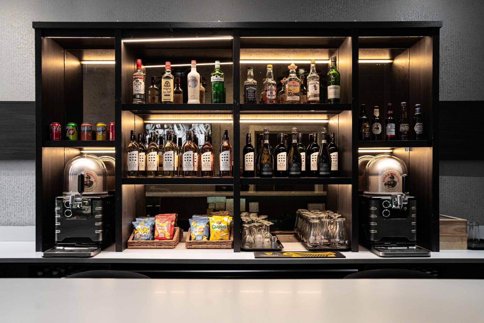 The W14 Kensington Hotel London Bagian luar foto
