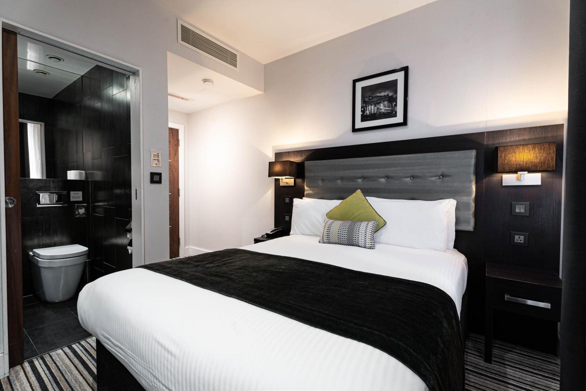 The W14 Kensington Hotel London Bagian luar foto