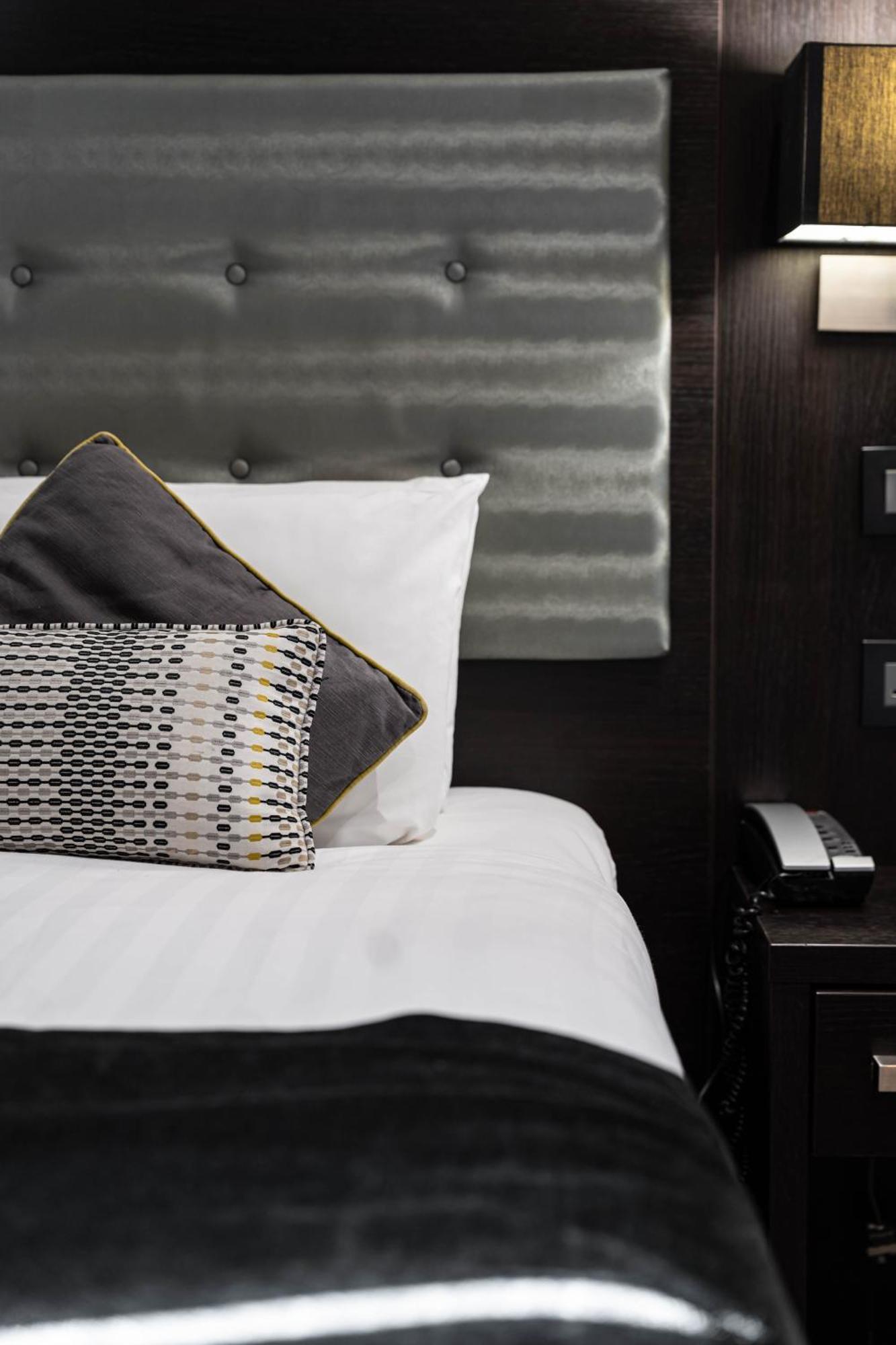 The W14 Kensington Hotel London Bagian luar foto